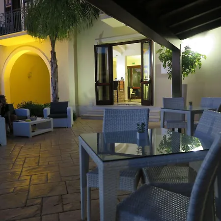 ホテル Trigrana Vacanze 2*