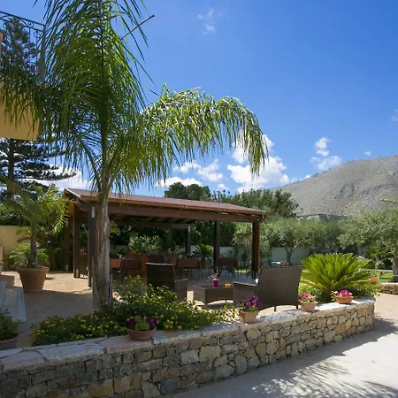 ホテル Trigrana Vacanze カステッルッツォ